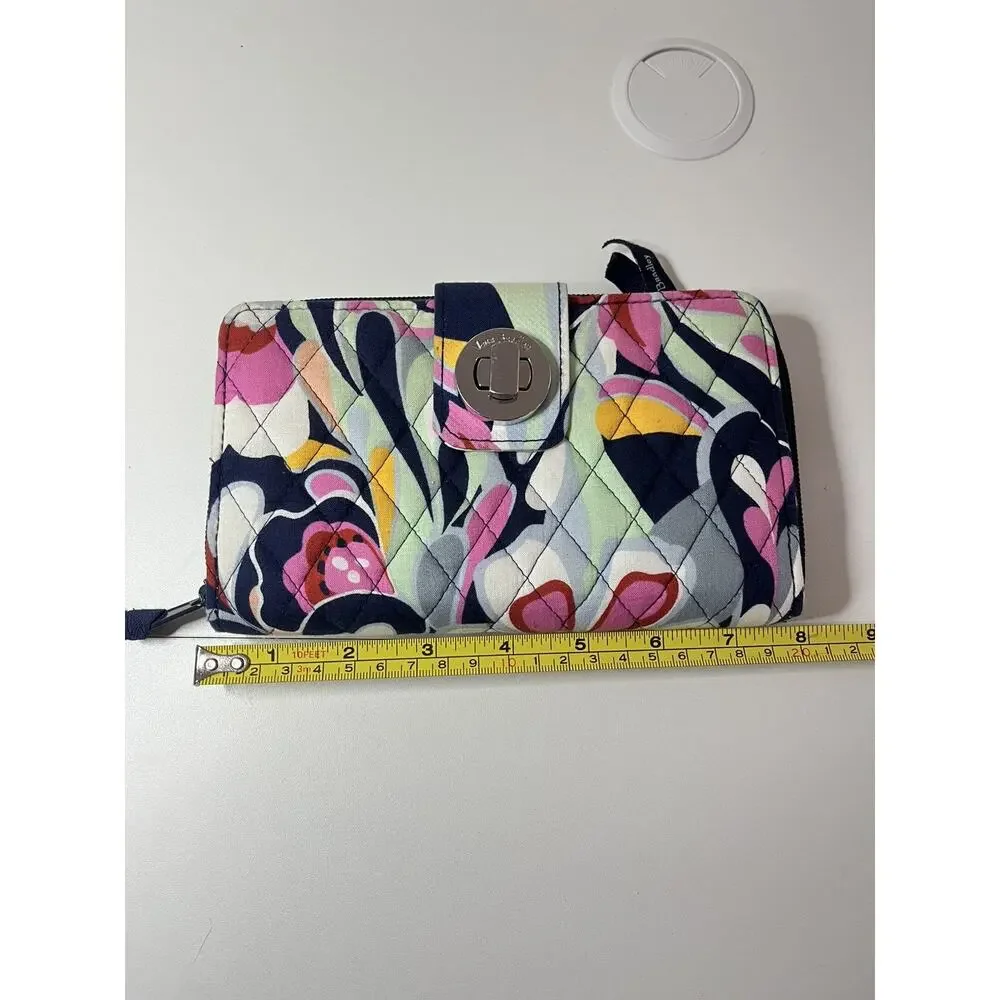 Vera Bradley RFID Turnlock Zip Around Wallet Iconic Retired Mod Paisley EUC!! - Picture 3 of 8